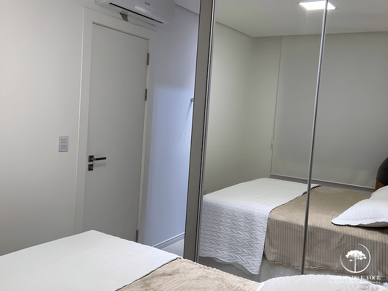 Apartamento moderno com piscina