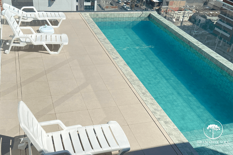 Apartamento moderno com piscina